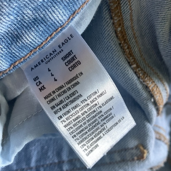 American Eagle Mom Jean light Wash Stretch 4 short - Picture 3 of 12